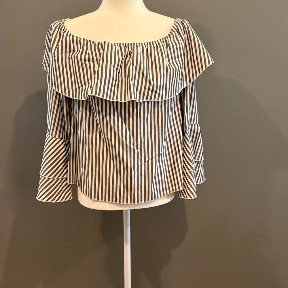 *GENTLY WORN* HYFVE Size L Gray and White Striped Off-Shoulder Blouse